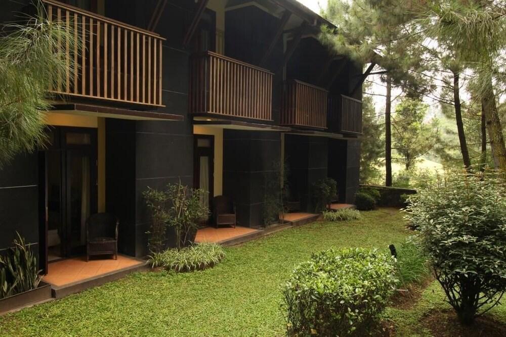 Puteri Gunung Hotel Лембанг Экстерьер фото