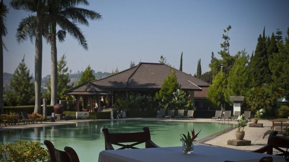 Puteri Gunung Hotel Лембанг Экстерьер фото