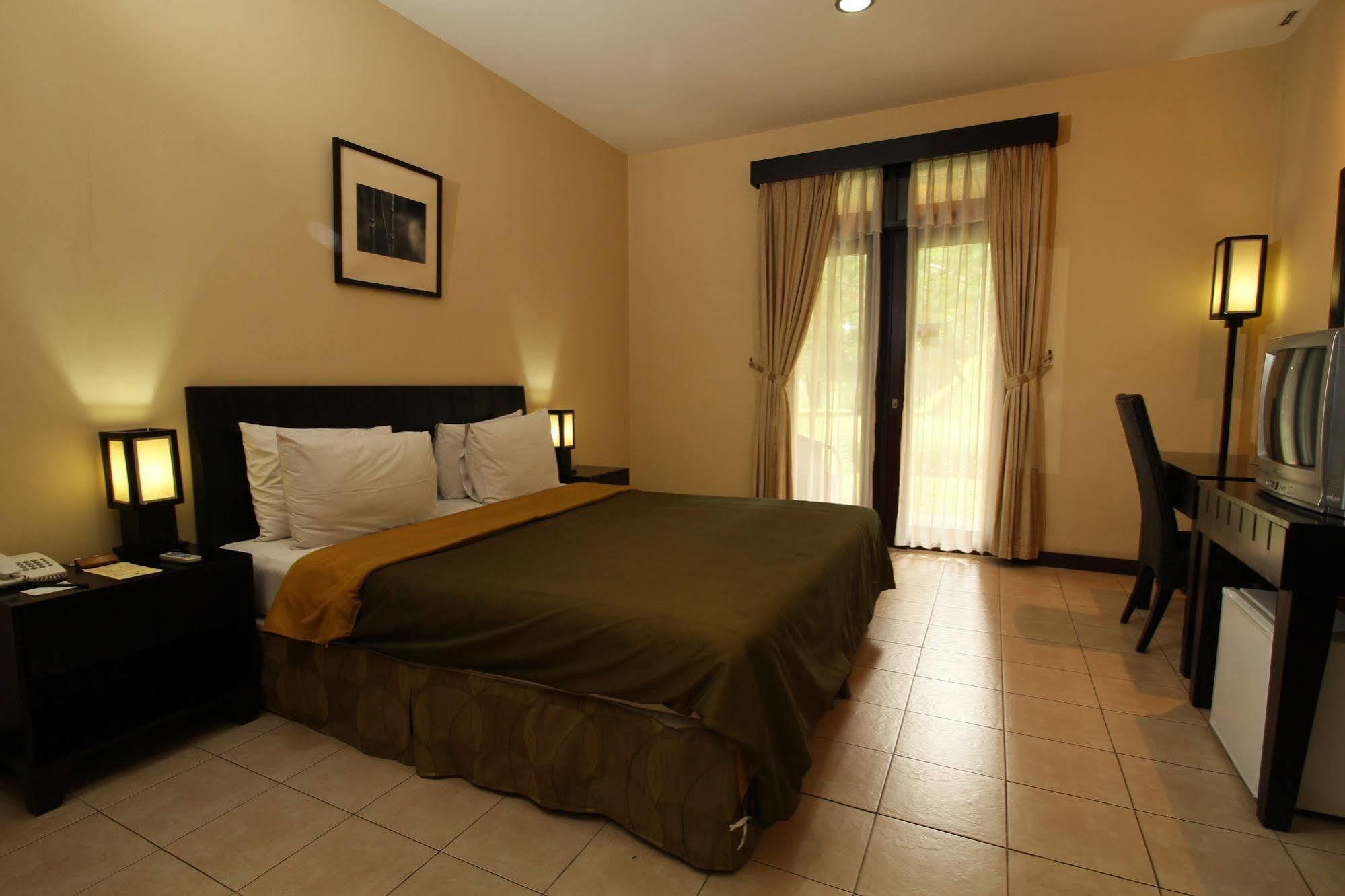 Puteri Gunung Hotel Лембанг Экстерьер фото